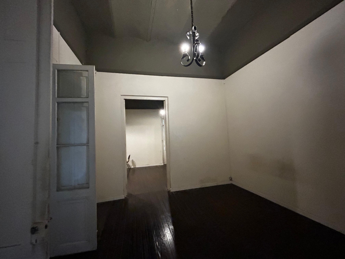 Casa ID.4235 - Venta Casa 5 Dormitorios La Comercial Inversion