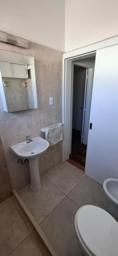 Casa ID.5637 - Alquiler Casa 2 Dormitorios Malvin con jardin y patio 