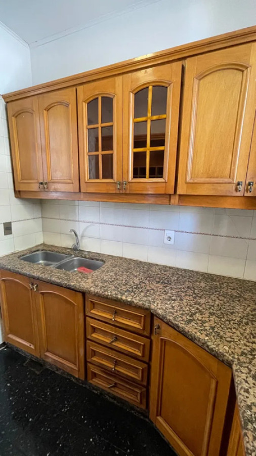 Casa ID.5545 - Venta Casa Reformada 4 Dormitorios Pocitos con Patio y Garaje