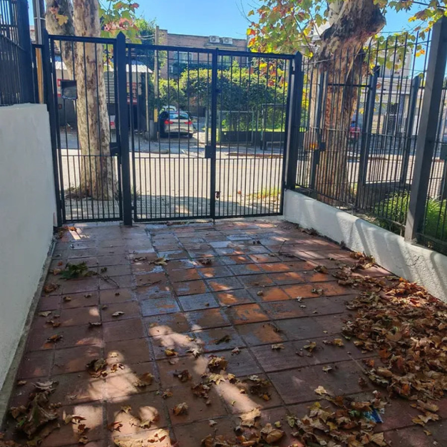 Casa ID.6202 - Venta con Renta Casa 2 Dormitorios Buceo con patio y cochera
