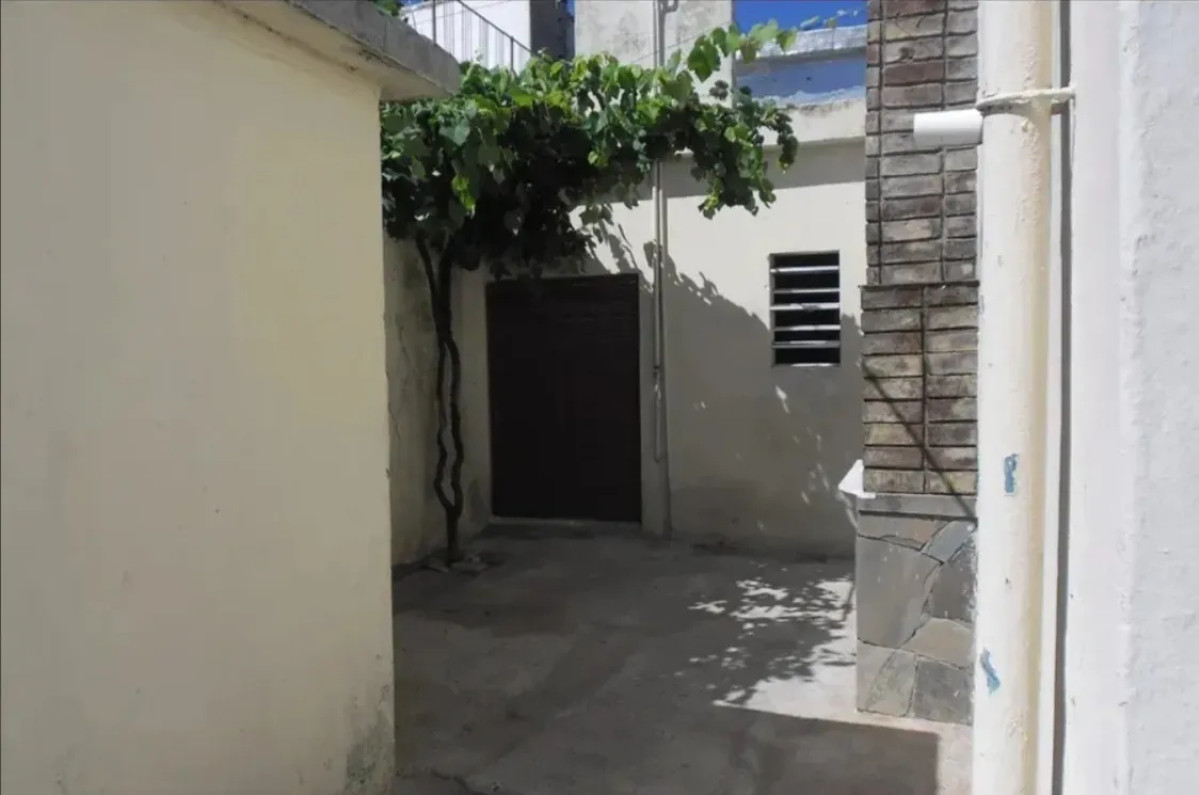 Casa ID.4910 - Alquiler Casa 3 Dormitorios Cerro con patio y cochera 