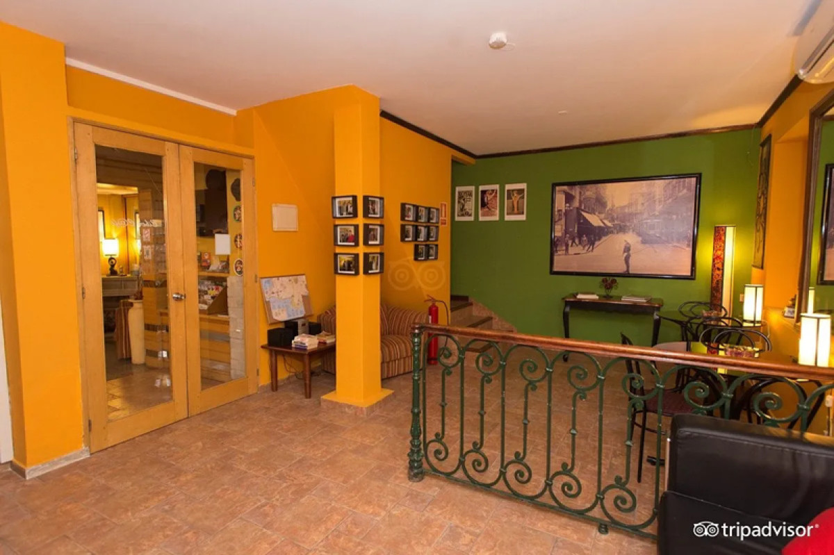 Casa ID.4852 - Venta Hotel Iberia Centro Montevideo Inversión