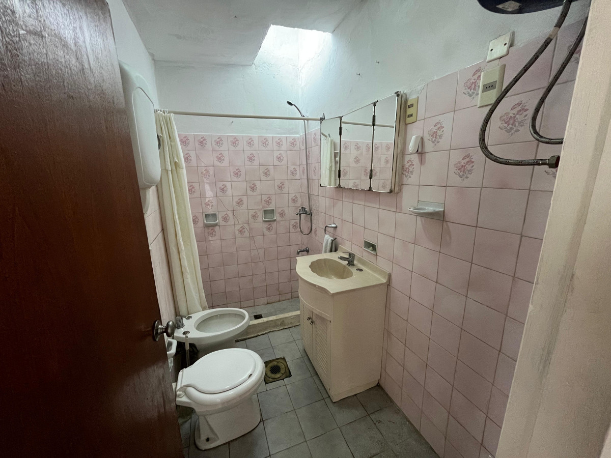 Casa ID.5318 - Venta Casa y Apartamento Buceo con Patio y Cochera Inversion