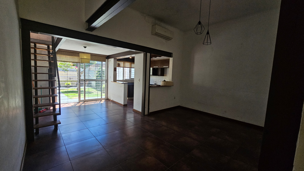 Casa ID.3323 - Venta Casa Sayago sobre Millán 2 Dormitorios Patio y Cochera 