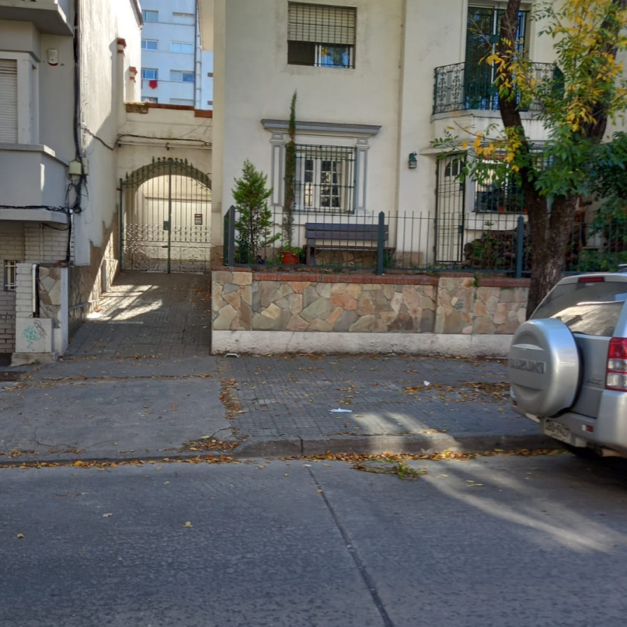 Casa ID.6274 - Alquiler Apartamento 3 Dormitorios Pocitos con patio y garaje
