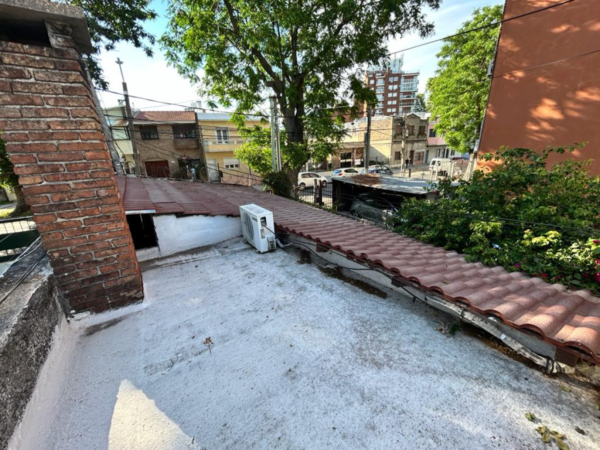Casa ID.2740 - Venta Casa en ph 2 Dormitorios Buceo con Barbacoa y Garaje