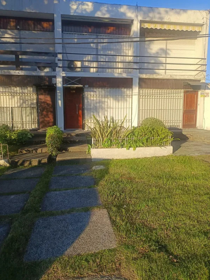 Casa ID.6416 - Alquiler Casa 2 Dormitorios Brazo Oriental con patio y cochera