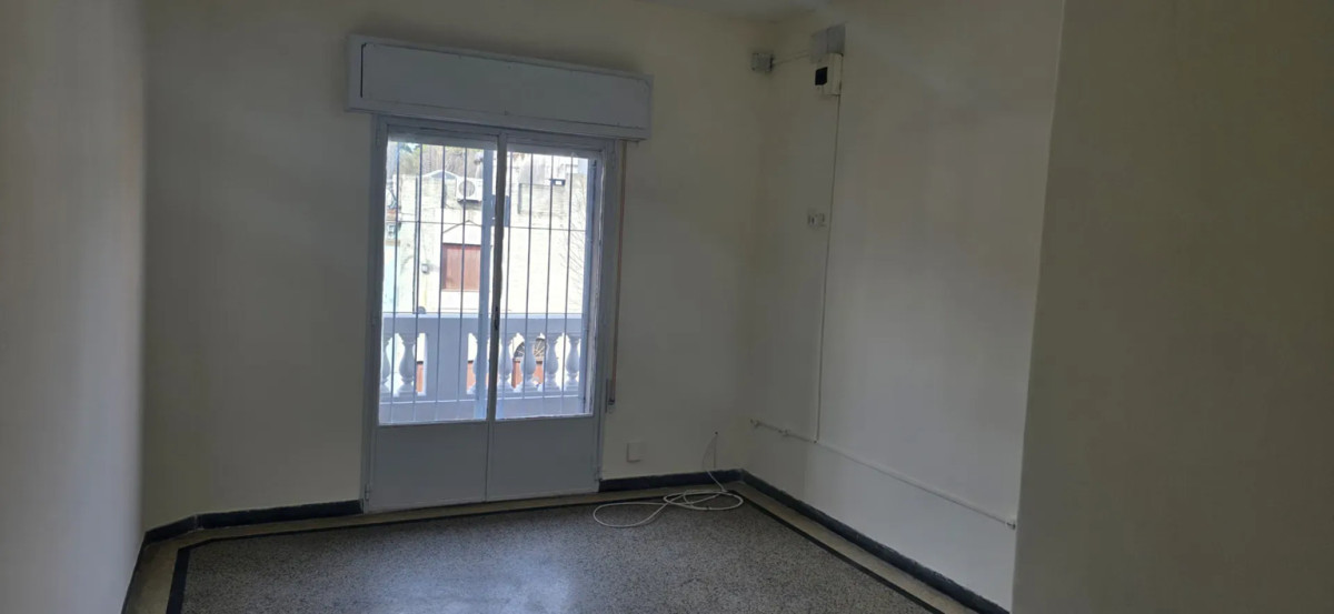 Casa ID.6727 - Alquiler Casa de Altos 2 Dormitorios La Comercial Parrillero