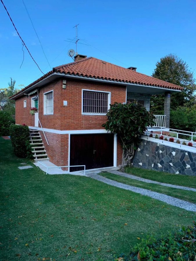 Casa ID.4428 - Venta Casa 3 Dormitorios Carrasco Garaje y Piscina