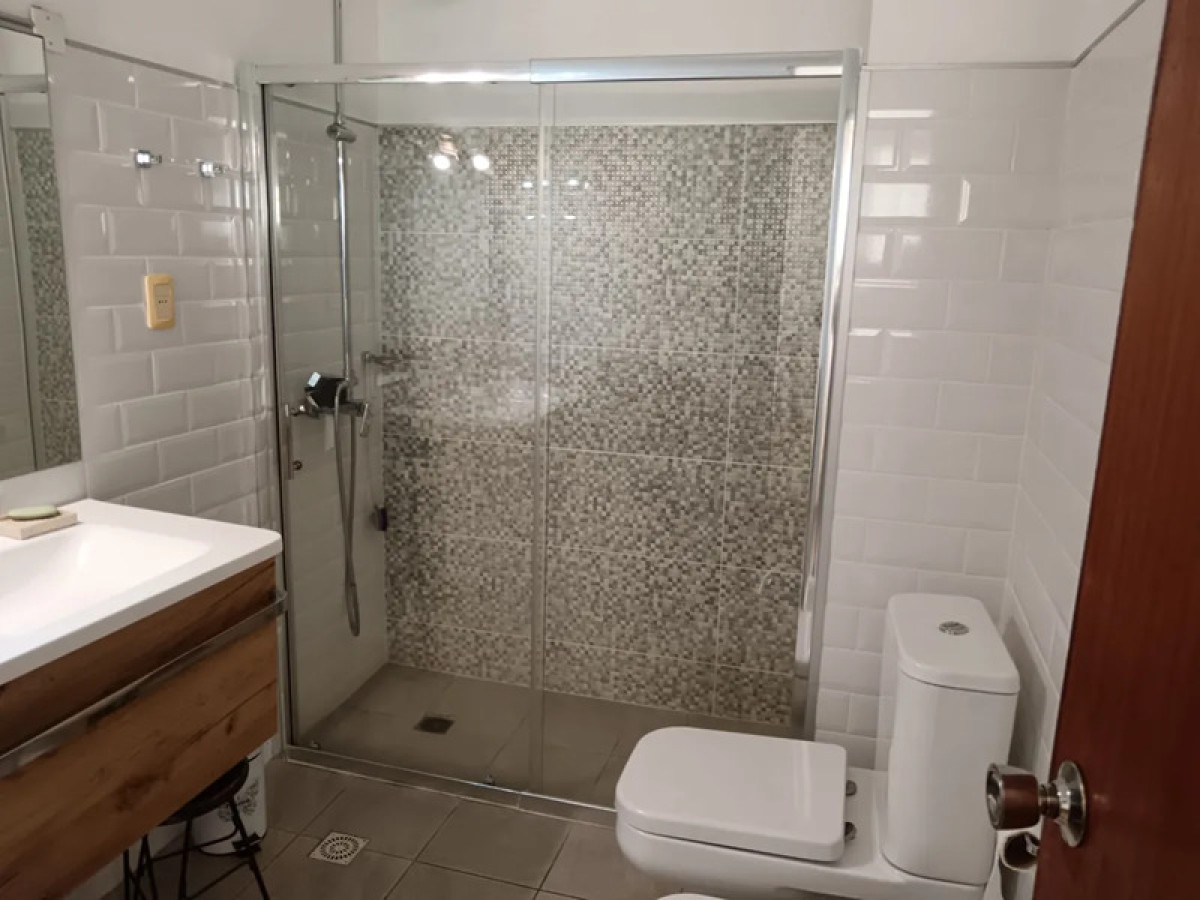 Casa ID.5763 - Venta Gran Casa Padron Unico 5 Dormitorios Cochera y Terraza