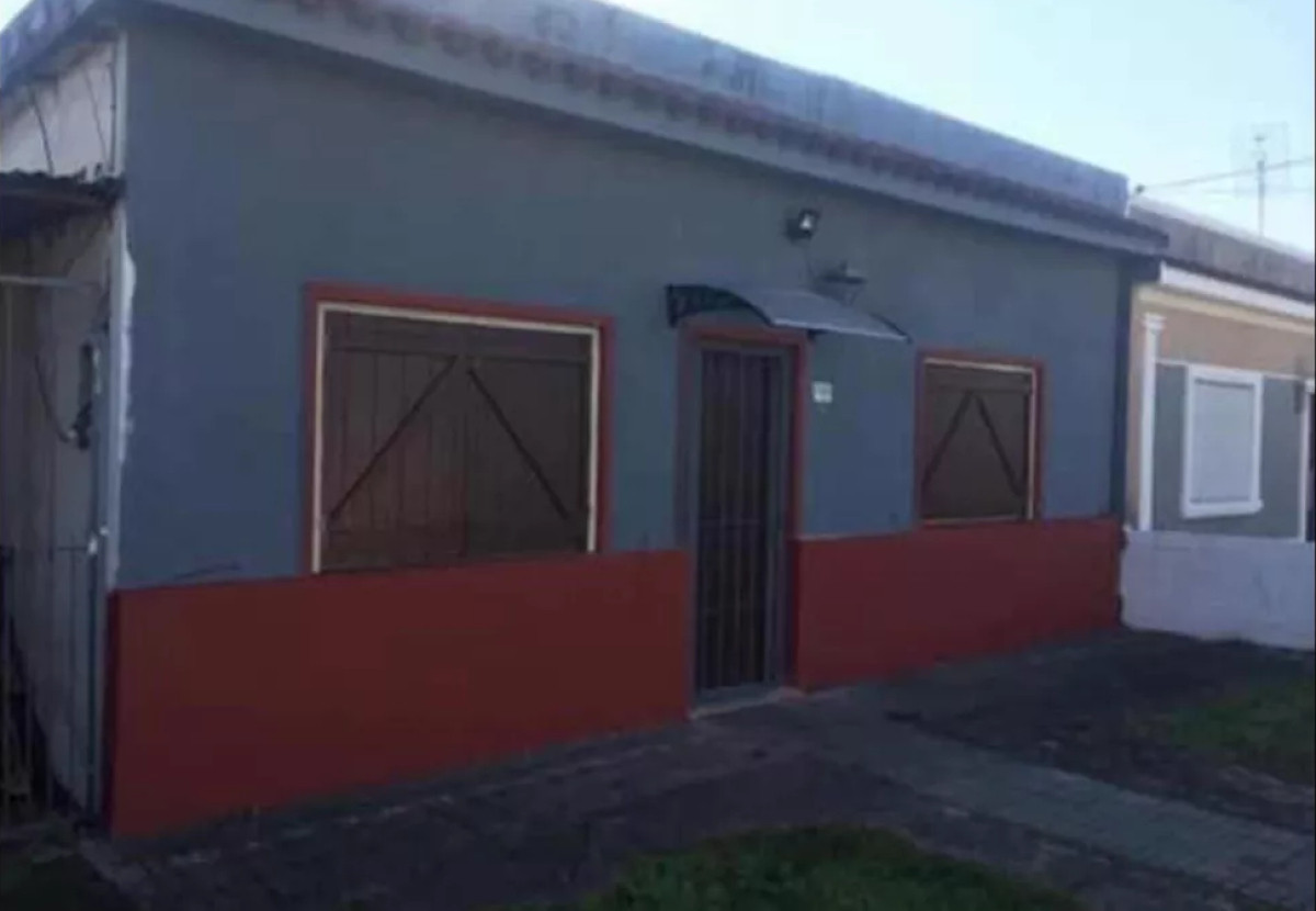 Casa ID.4560 - Venta Casa 2 Dormitorios Colón con patio con parrillero