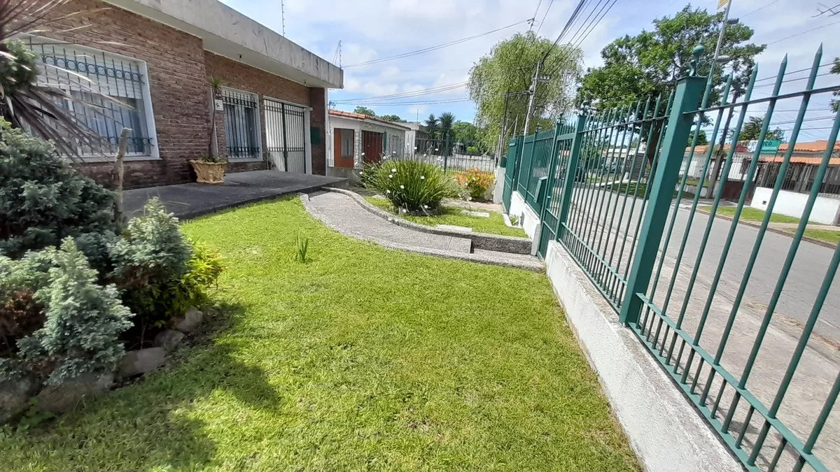 Casa ID.4484 - Venta 2 Casas en Excelente Terreno Malvin Norte Padrón Unico