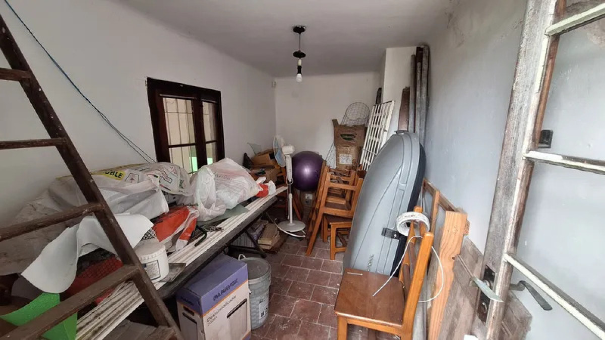 Casa ID.5676 - Venta Casa 3 Dormitorios La Comercial con patio y cochera