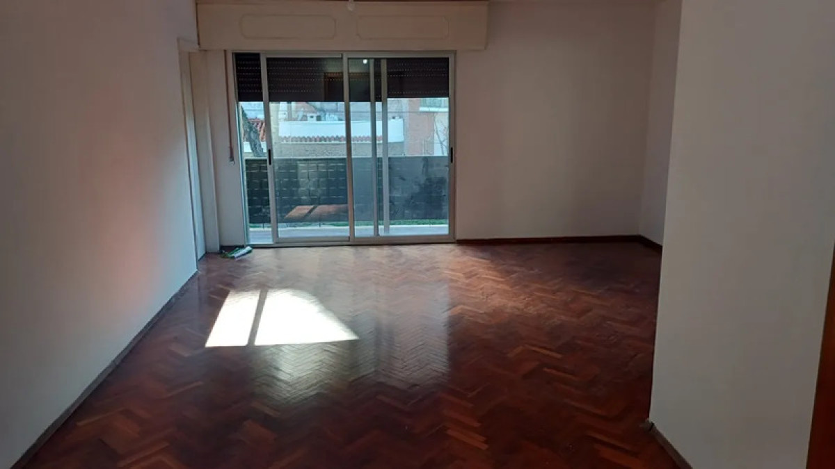 Casa ID.5345 - Venta Casa de Altos 2 Dormitorios Buceo con Balcon y Azotea