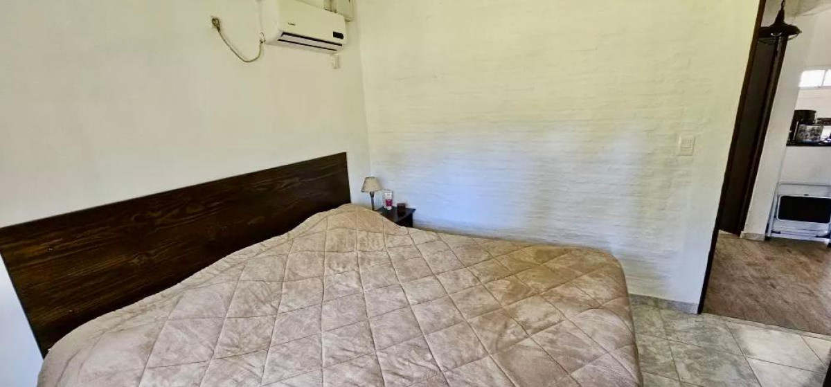 Casa ID.3664 - Venta Terreno con 2 Casas La Floresta con Barbacoa y Piscina 