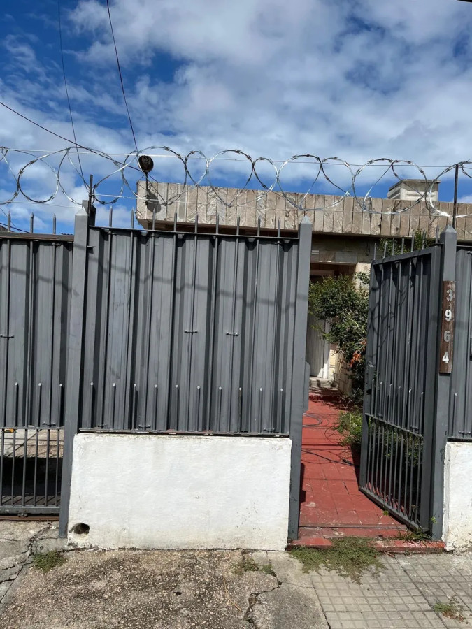 Casa ID.5018 - Venta Casa 2 Dormitorios Villa Española con jardin y cochera