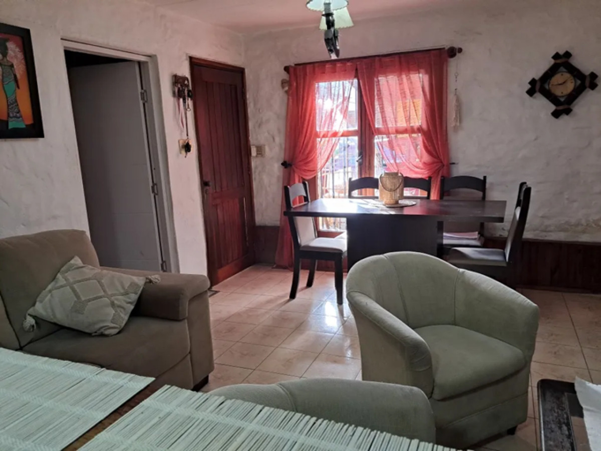 Casa ID.5041 - Venta Casa Duplex 2 Dormitorios Reducto con Barbacoa