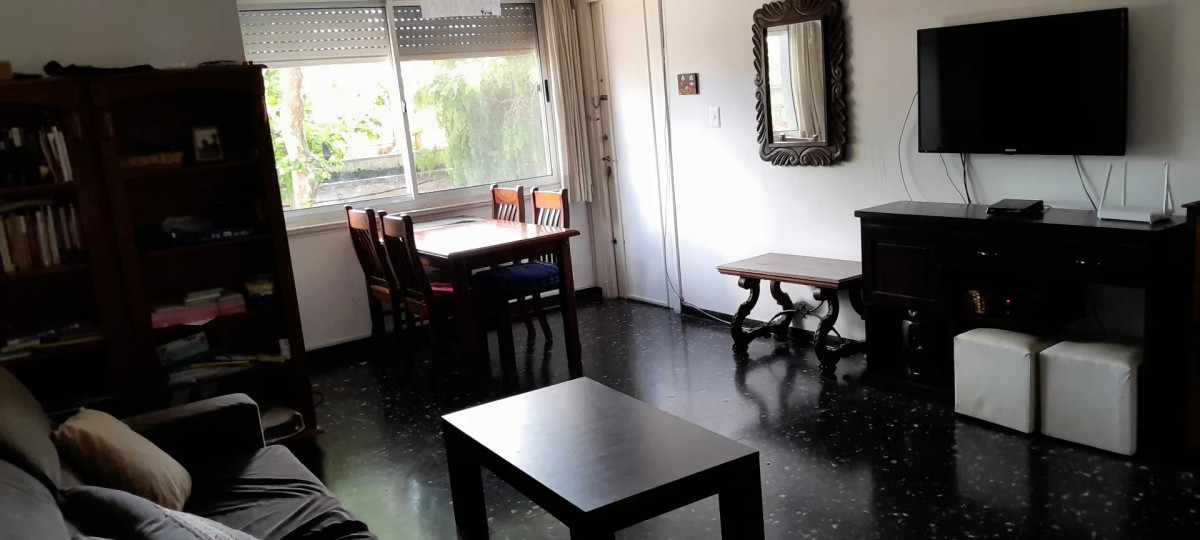 Casa ID.5639 - Venta Casa 2 Dormitorios La Comercial con terraza y garaje