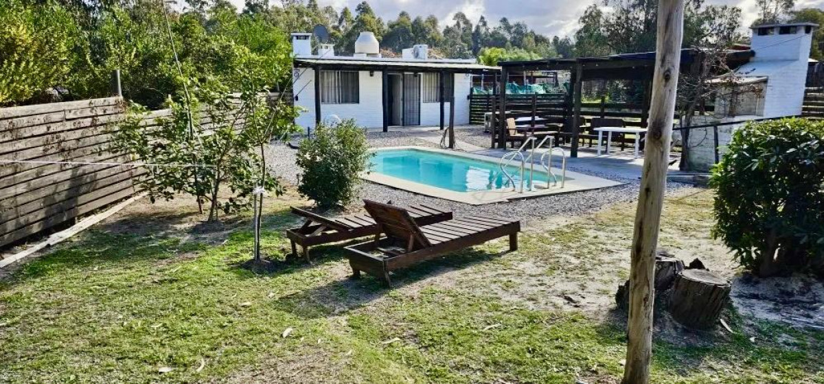 Casa ID.3664 - Venta Terreno con 2 Casas La Floresta con Barbacoa y Piscina 