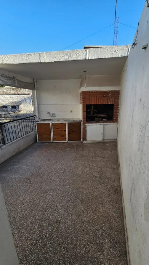 Casa ID.5854 - Alquiler Casa de altos 2 Dormitorios Mercado Modelo terraza