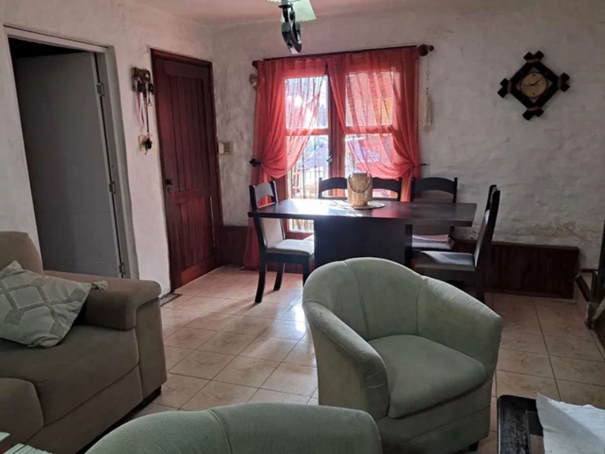 Casa ID.5041 - Venta Casa Duplex 2 Dormitorios Reducto con Barbacoa