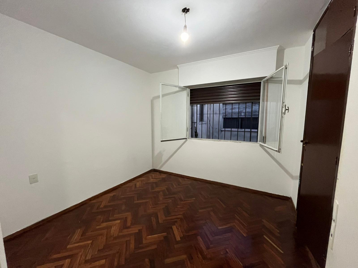 Casa ID.5345 - Venta Casa de Altos 2 Dormitorios Buceo con Balcon y Azotea