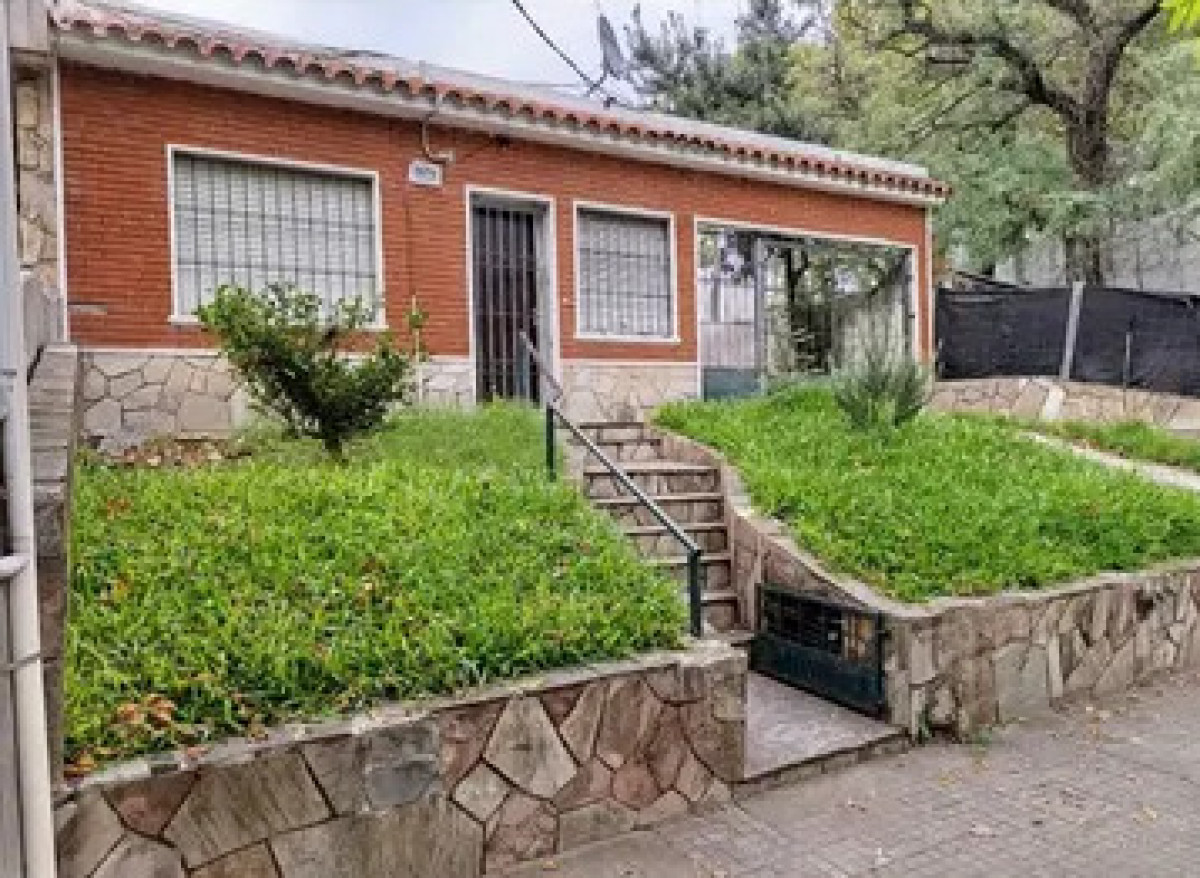 Casa ID.6314 - Alquiler Casa 2 Dormitorios Aires puros con patio y cochera
