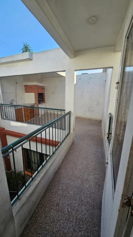 Casa ID.5854 - Alquiler Casa de altos 2 Dormitorios Mercado Modelo terraza