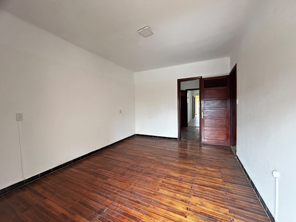 Casa ID.4774 - Venta Casa 4 Dormitorios Unión con balcón 