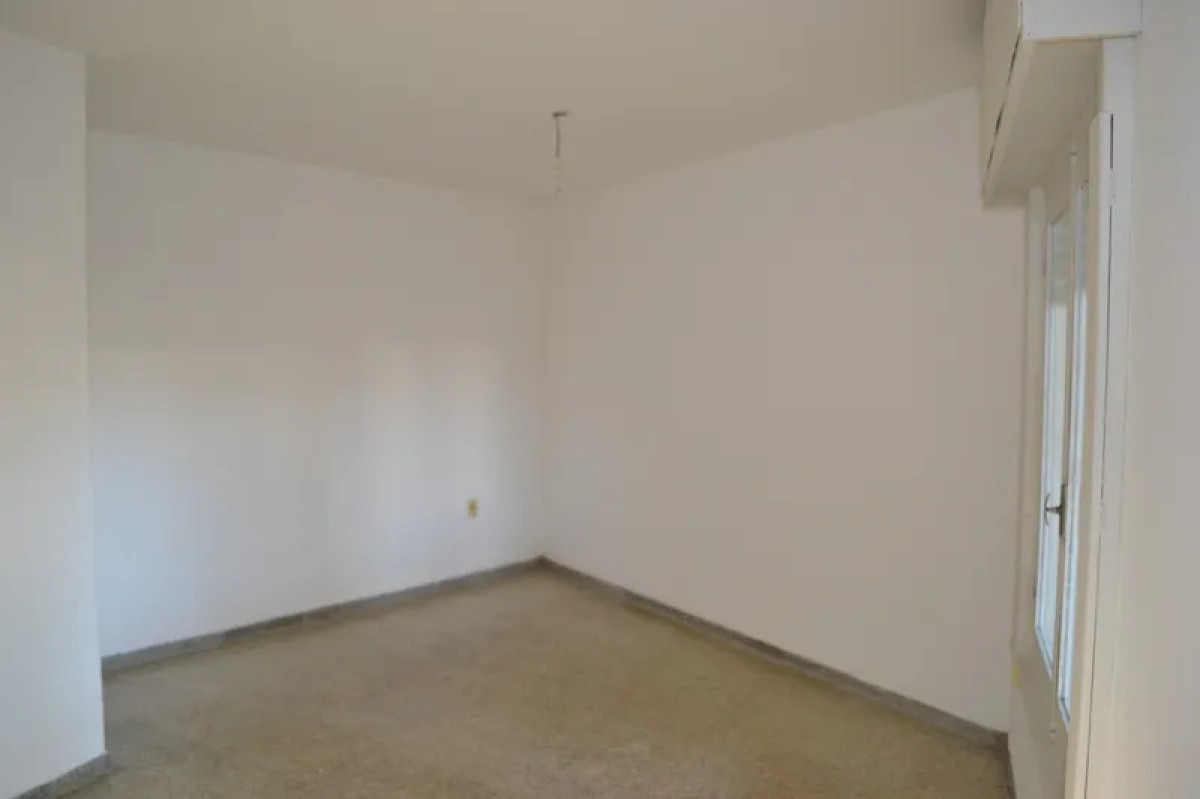 Casa ID.5934 - Alquiler Casa 2 Dormitorios Malvin con patio y cochera