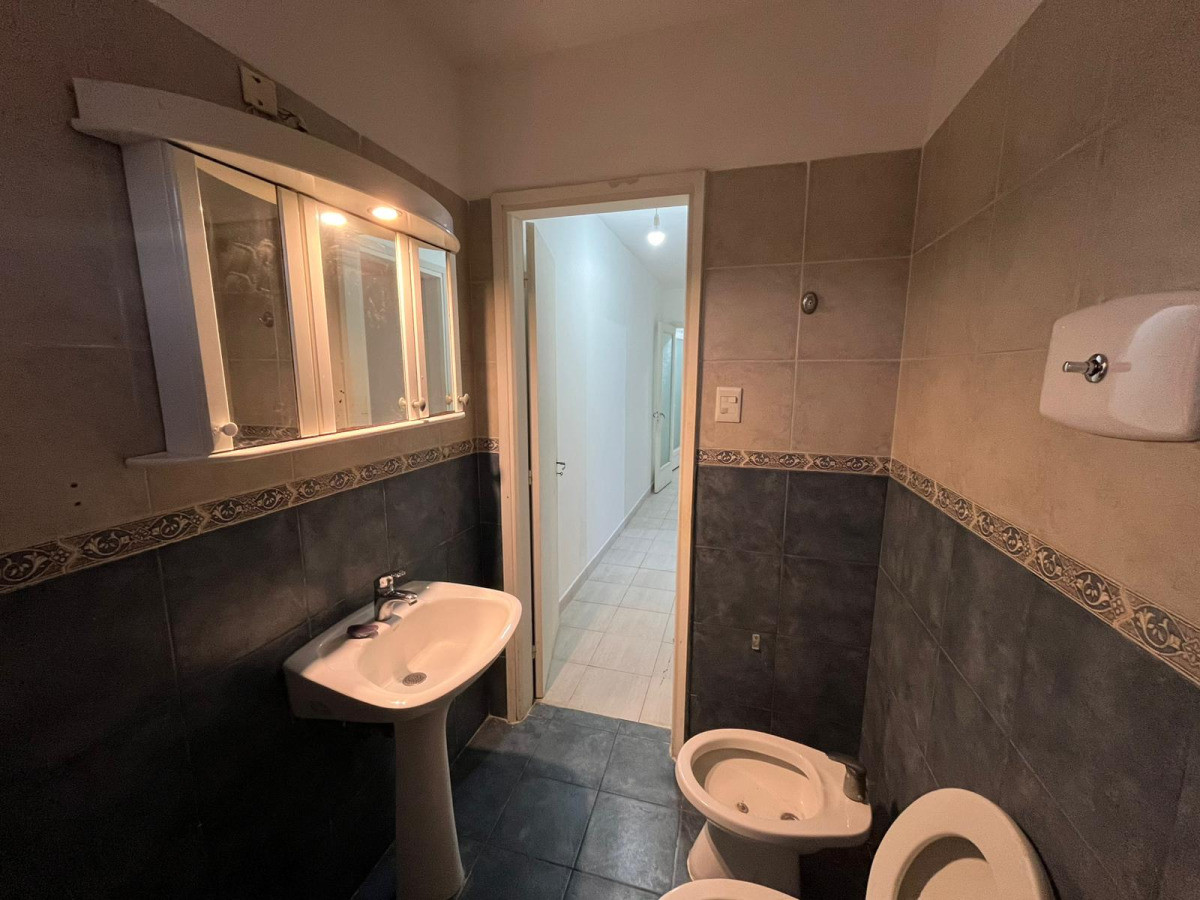 Casa ID.5345 - Venta Casa de Altos 2 Dormitorios Buceo con Balcon y Azotea