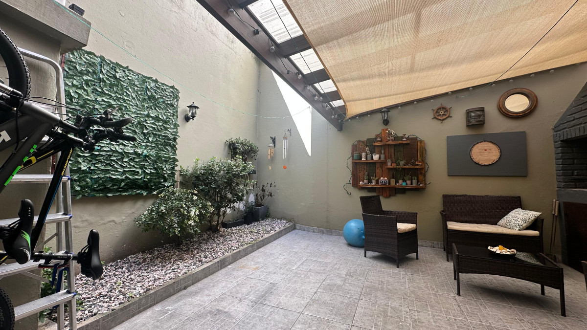 Casa ID.4519 - Venta Casa en PH 2 Dormitorios Pocitos con patio con barbacoa