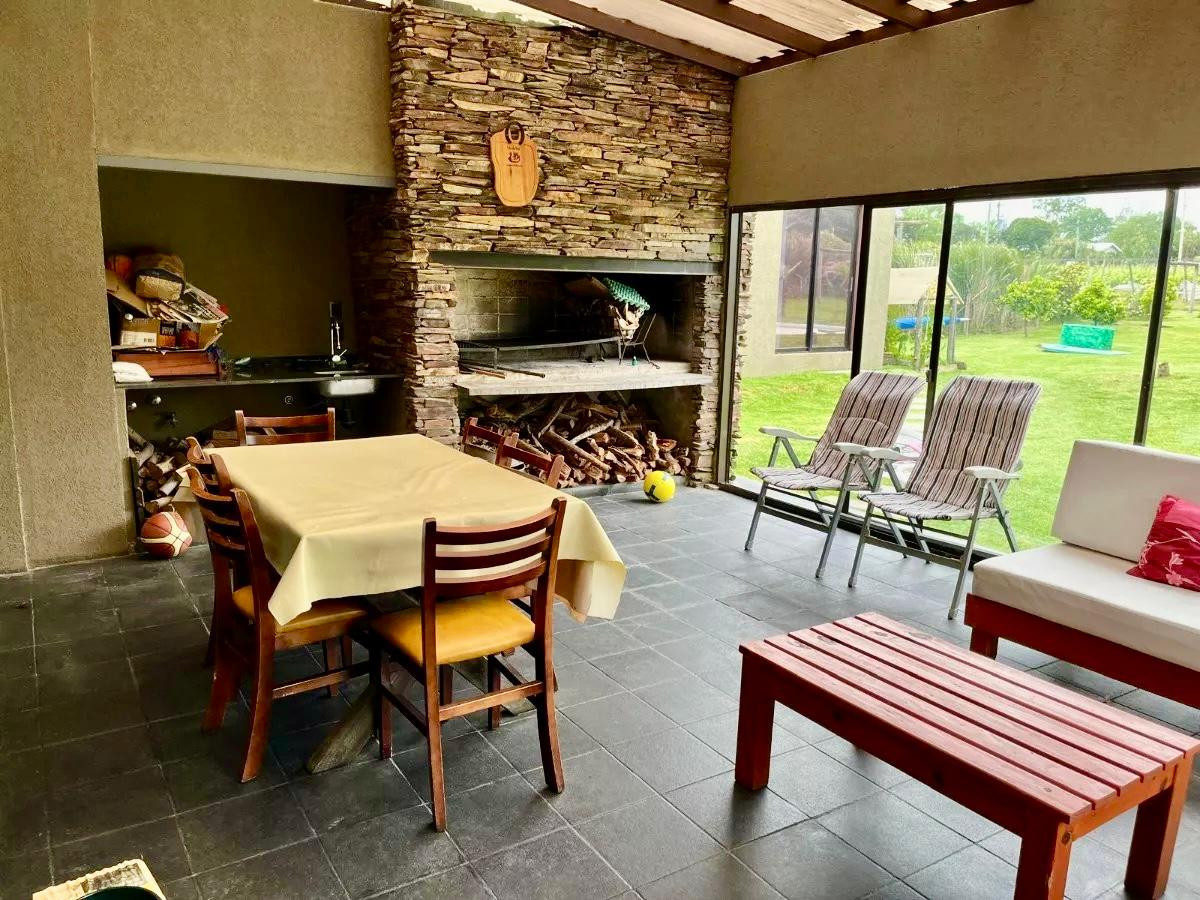 Casa ID.3972 - Venta Casa 4 Dormitorios Barrio Privado La Tahona con Piscina