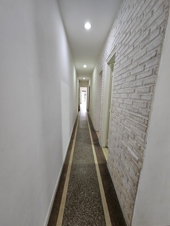 Casa ID.6202 - Venta con Renta Casa 2 Dormitorios Buceo con patio y cochera