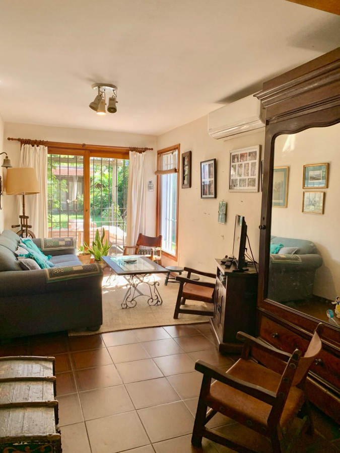 Casa ID.3180 - Venta Casa 3 Dormitorios Carrasco Norte Jardín Cochera 