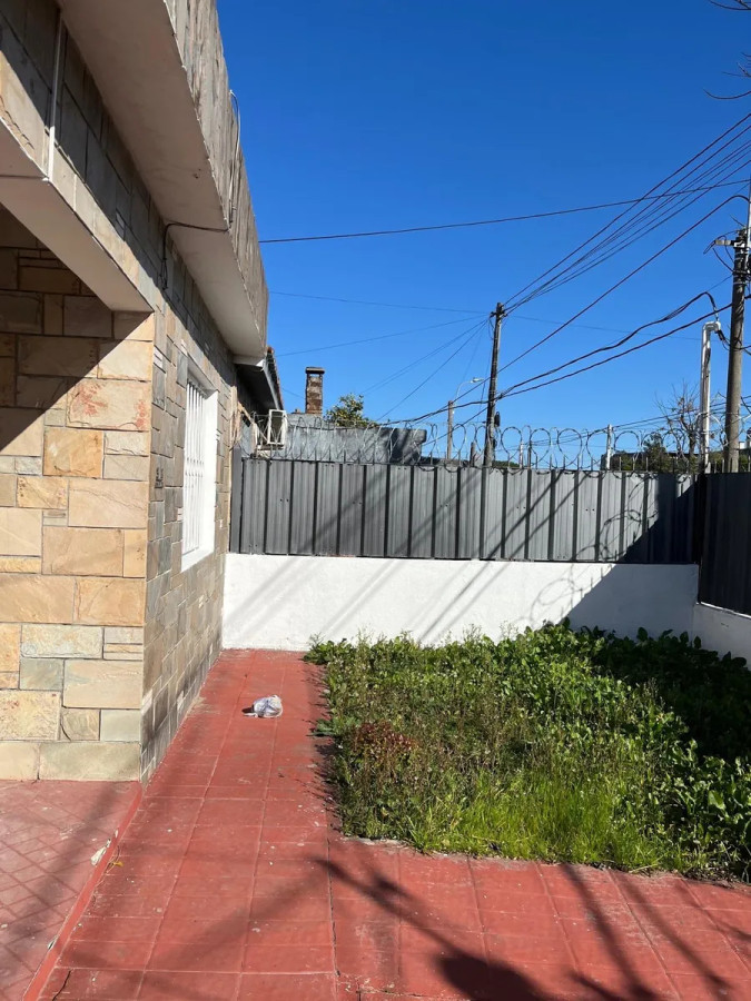 Casa ID.5018 - Venta Casa 2 Dormitorios Villa Española con jardin y cochera