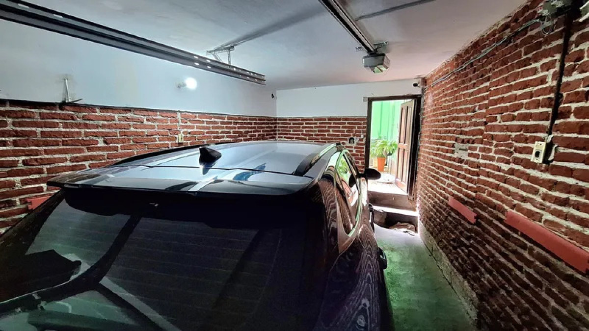 Casa ID.5676 - Venta Casa 3 Dormitorios La Comercial con patio y cochera