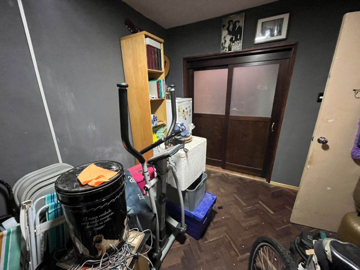 Casa ID.6657 - Venta Casa 4 Dormitorios La Blanqueada con patio y cochera