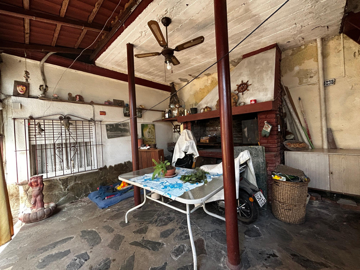 Casa ID.2740 - Venta Casa en ph 2 Dormitorios Buceo con Barbacoa y Garaje