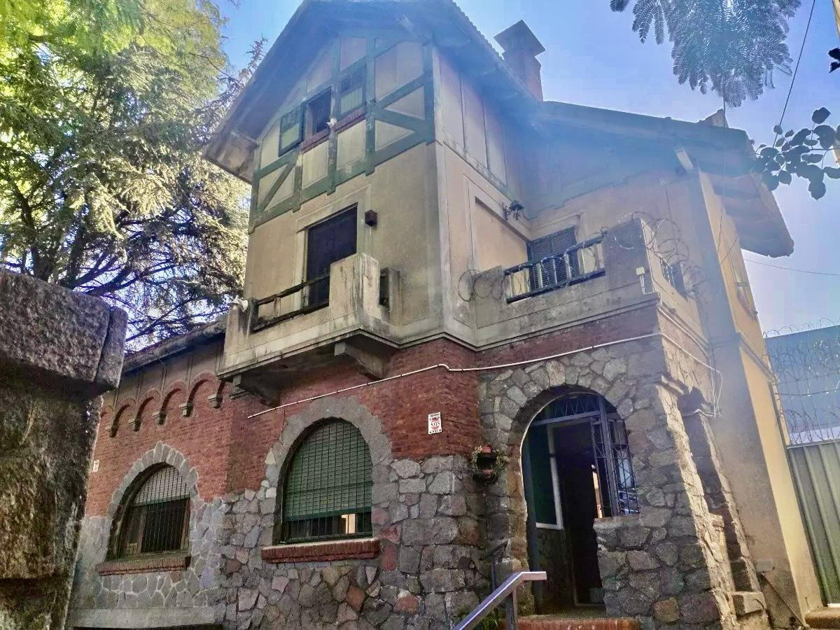 Casa ID.4502 - Venta Gran Casa 14 Dormitorios y Terreno Malvin Inversión 