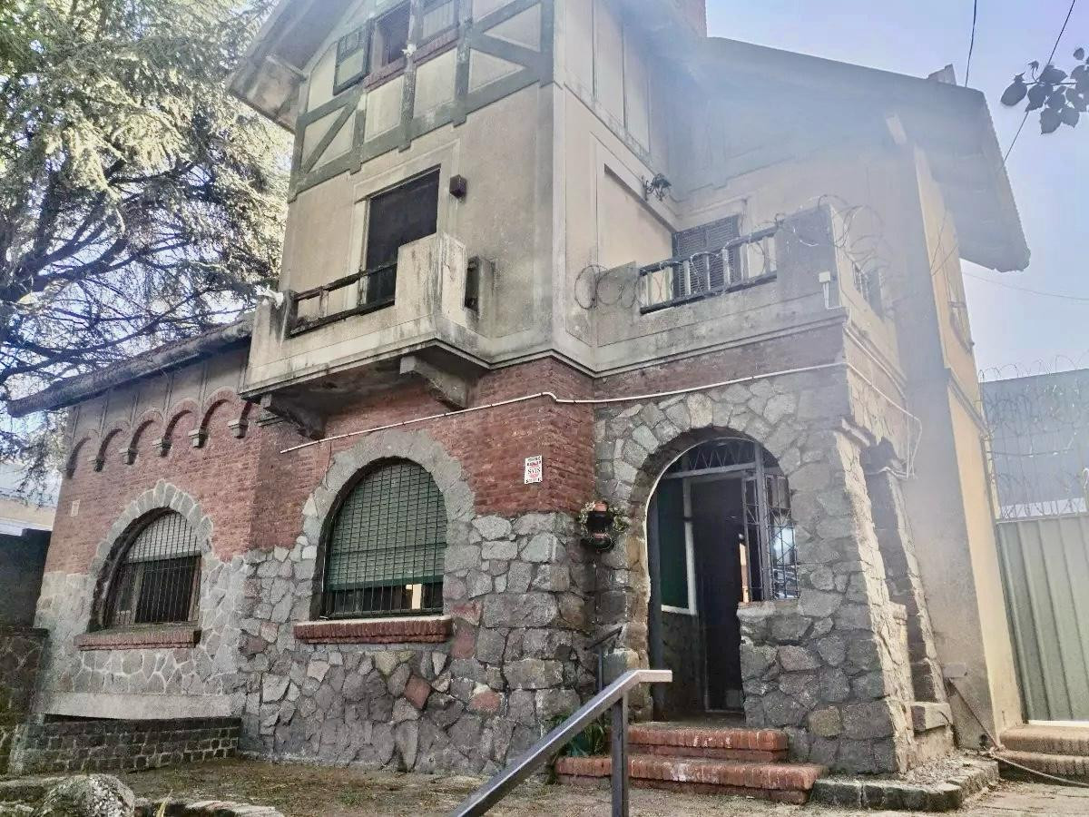 Casa ID.4502 - Venta Gran Casa 14 Dormitorios y Terreno Malvin Inversión 