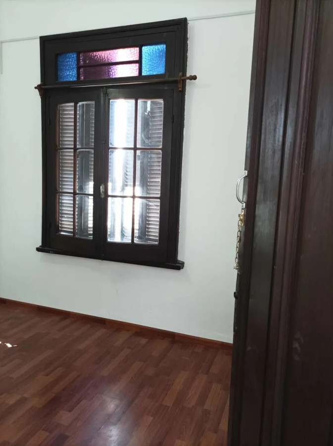 Casa ID.5232 - Venta con renta Casa 4 Dormitorios Cordon con patio y garaje