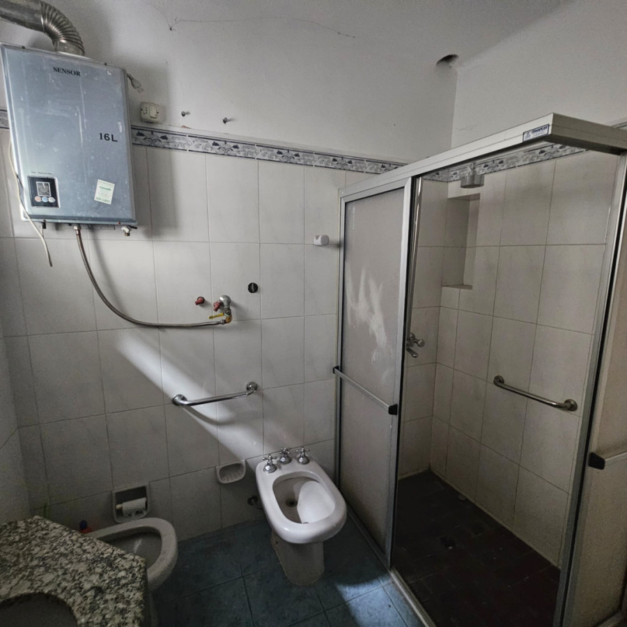 Casa ID.6139 - Venta Casa con Fabrica y Apartamento Bella Vista Inversion