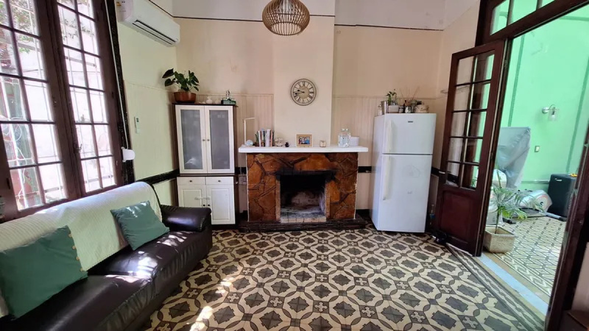 Casa ID.5676 - Venta Casa 3 Dormitorios La Comercial con patio y cochera