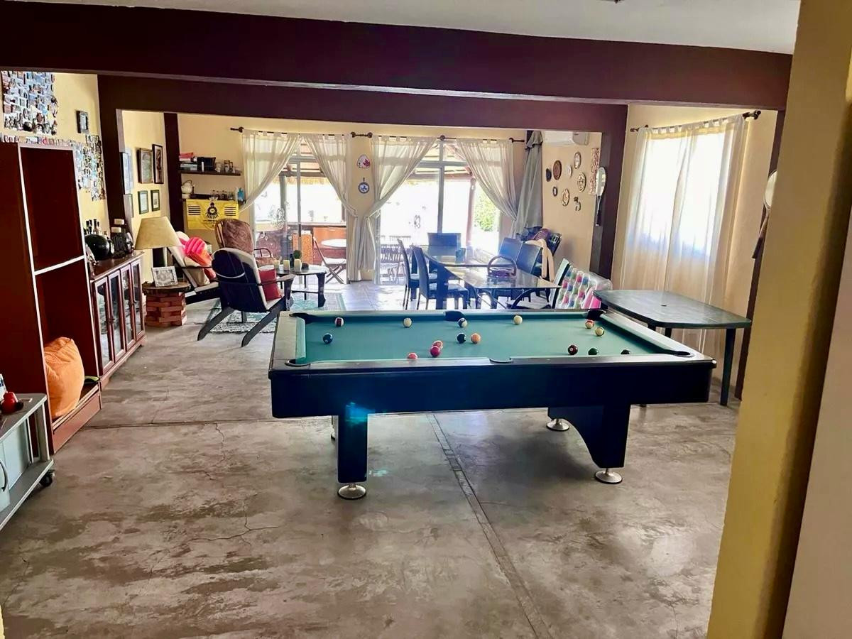 Casa ID.4588 - Venta Casa 5 Dormitorios Malvin con Piscina Barbacoa y Garaje