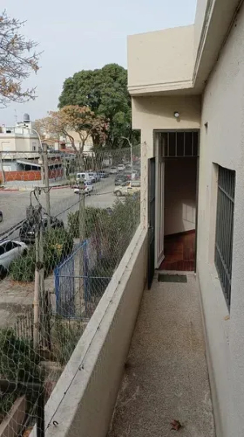 Casa ID.4795 - Alquiler Casa 4 Dormitorios Buceo con terraza y balcón 