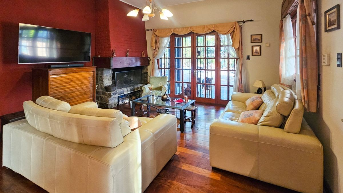Casa ID.2599 - Venta Casa 4 Dormitorios Patio y Piscina Parque Batlle