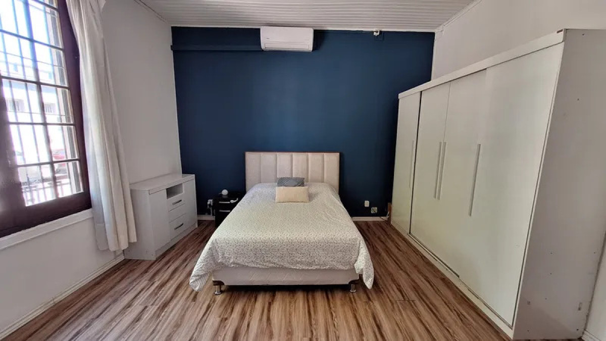 Casa ID.5676 - Venta Casa 3 Dormitorios La Comercial con patio y cochera