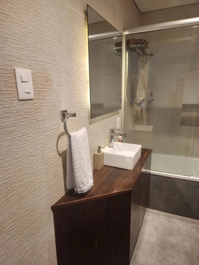 Casa ID.6117 - Venta Casa 4 Dormitorios Malvin con patio y garaje