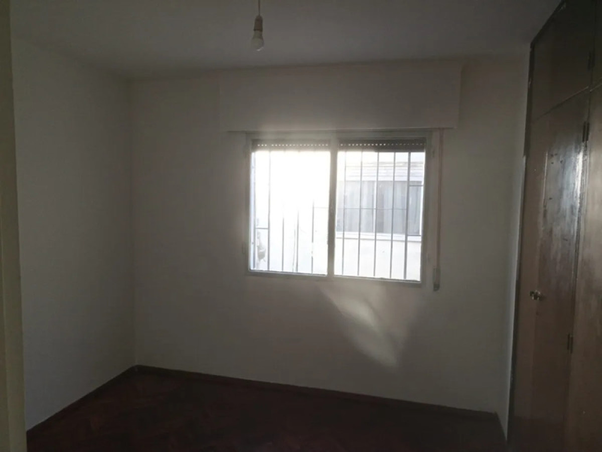 Casa ID.5345 - Venta Casa de Altos 2 Dormitorios Buceo con Balcon y Azotea